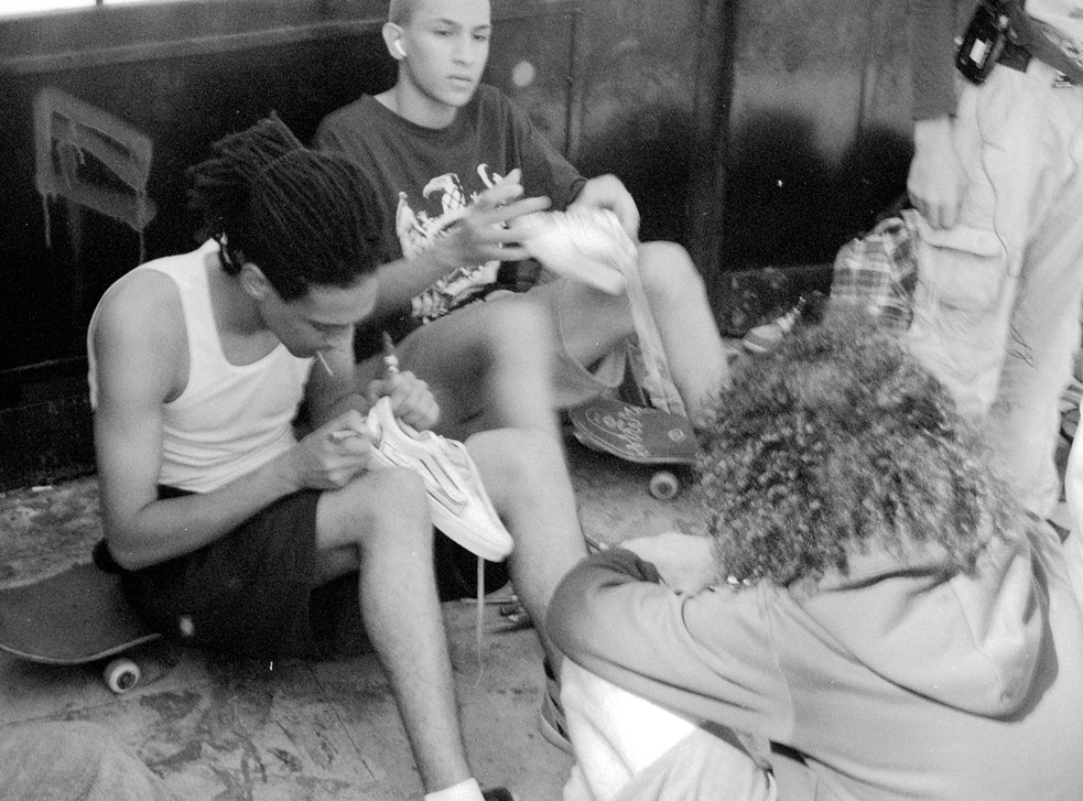 لا يظهر في فيلم نعسانة سوى متزلجون حقيقيون من الإسكندرية، فلا يوجد مُمثلون.