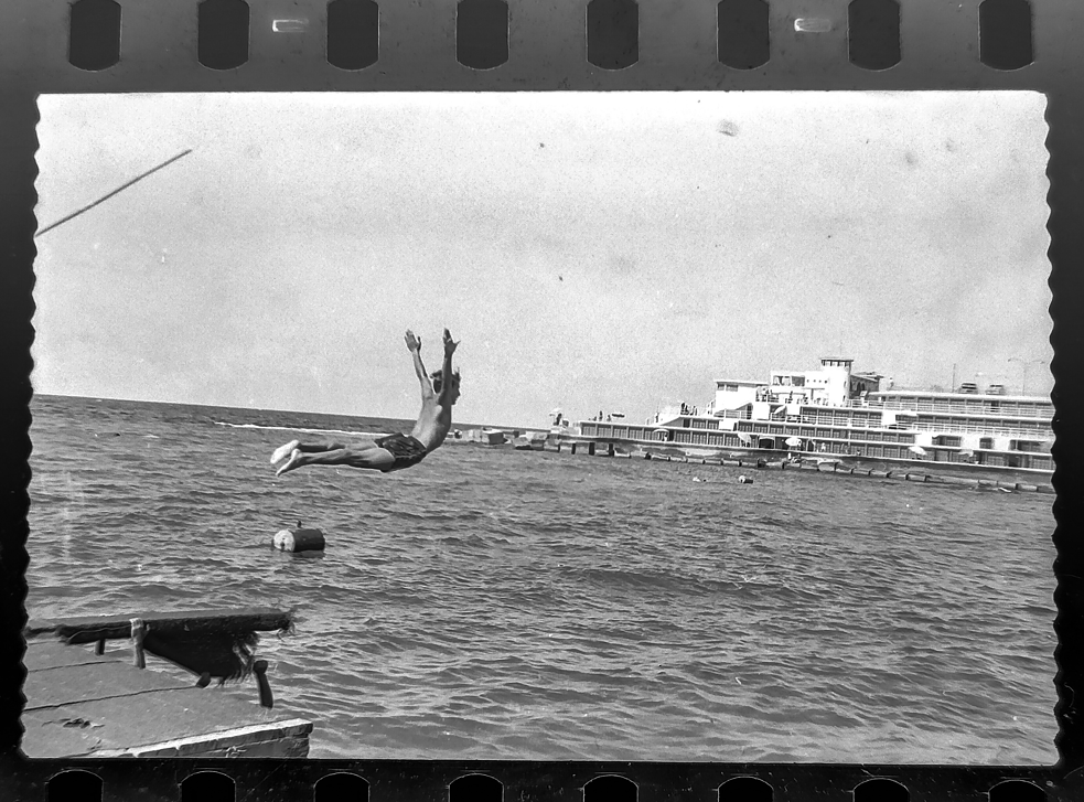  تم التقاط هذه الصورة في إجازة في عام 1941. يقوم "Archive Collective“ في القاهرة بجمع صور تناظرية من الممتلكات الخاصة. 