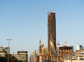 Ein Hochhaus im Aufbau