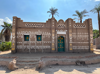 Ein traditionelles nubisches Haus im nubischen Museum in Assuan. 