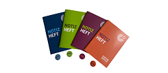Pins und Notizbücher