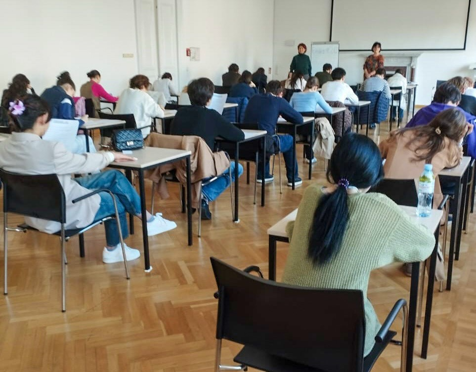 GEORGIEN – 59 Teilnemende aus verschiedenen Regionen des Landes haben in Tiflis am nationalen Vorentscheid teilgenommen. Zunächst mussten alle eine schriftliche Prüfung bestehen. Die Besten wurden dann in Gruppen eingeteilt und haben eine mündliche Präsentation vorbereitet und präsentiert. 