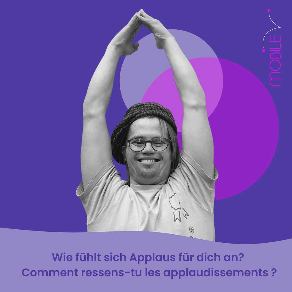 Wie fühlt sich Applaus für dich an ? Till Krumwiede streckt die Arme in die Höhe und lacht.