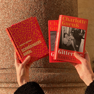 Foto von den Büchern Schrödingers Grrrl und Gittersee