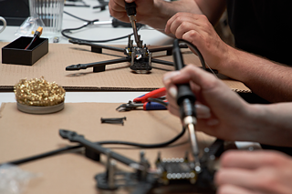 Bojové drony jako forma solidarity