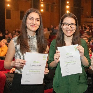 Teodora Petkova (B2) und Lili Marinow (C1) - Prüfungsbesten 2024