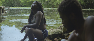 Anba Dlo (Brasil, Cuba, Haiti, 2025). Direção: Luiza Calagian, Rosa Caldeira. Na foto: Berline Charles, Feguenson Hermogène. Berlinale Shorts 2025.