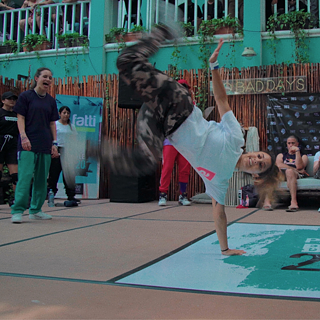 Viola y Jilou (de izquierda a derecha) en la Batalla Paraíso 2020 en México