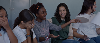 “Hora do recreio”. Direção: Lucia Murat. Brasil, 2025. Berlinale Generation. . 