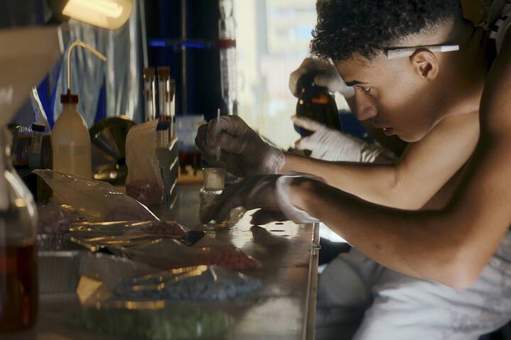 Drug Lab scene in "Crooks"