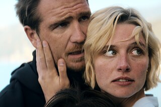 Frederick Lau as Charly and Svenja Jung as Samira in the Netflix Germany original series "Crooks"