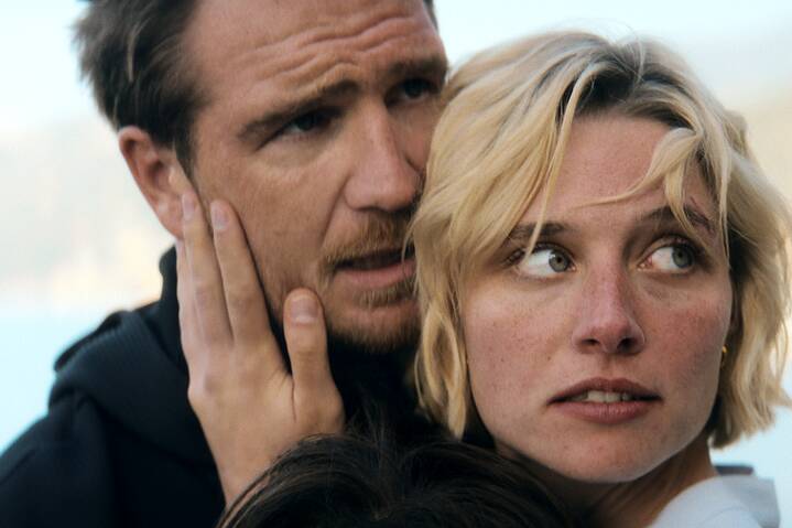 Frederick Lau as Charly and Svenja Jung as Samira in the Netflix Germany original series "Crooks"