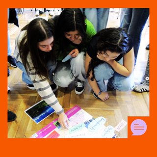 Deutschlernende bei einer Sprachkursaktivität