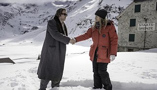 Standbild aus derSky Germany original Serie "Der Pass"