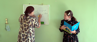 Film Still Writing Hawa