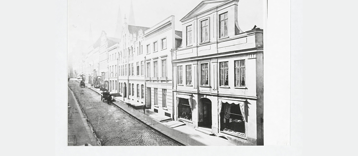 La casa natal de Thomas Mann está ubicada en Breite Straße 38, Lübeck (aquí, la segunda casa desde la derecha). 