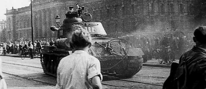 Bundesarchiv Bild 175-14676, Leipzig, Reichsgericht, russischer Panzer