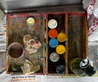 Foto material pintura fileteado en vidriera Goethe-Institut