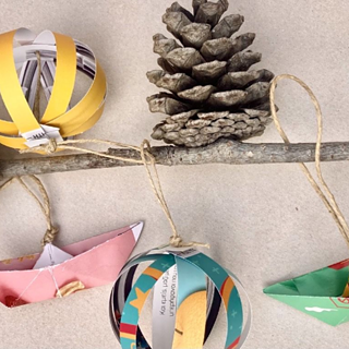 Baumschmucke und Geschenke