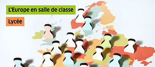 Das Bild zeigt eine Karte Europas, auf der Spielfiguren in unterschiedlichen Farben stehen. 