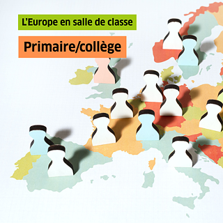 Das Bild zeigt eine Karte Europas, auf der Spielfiguren in unterschiedlichen Farben stehen. 