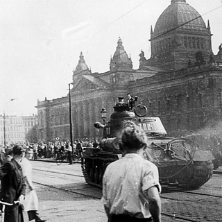 Bundesarchiv Bild 175-14676, Leipzig, Reichsgericht, russischer Panzer