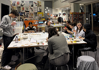 Weihnachtsbackaktion / Young Bauhaus