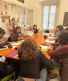 PASCH-Schüler:innen bei der Übersetzungsarbei