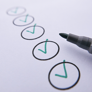 Checklist with all boxes marked in green, representing progress and success in an online German review course with Goethe-Institut USA.