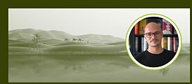 A dark green-tinted photograph shows an oasis with water in the foreground and people and camels passing by in the background. On the right-hand side of the image, you can see a picture of the author Daniel Stähr framed in a circle.
