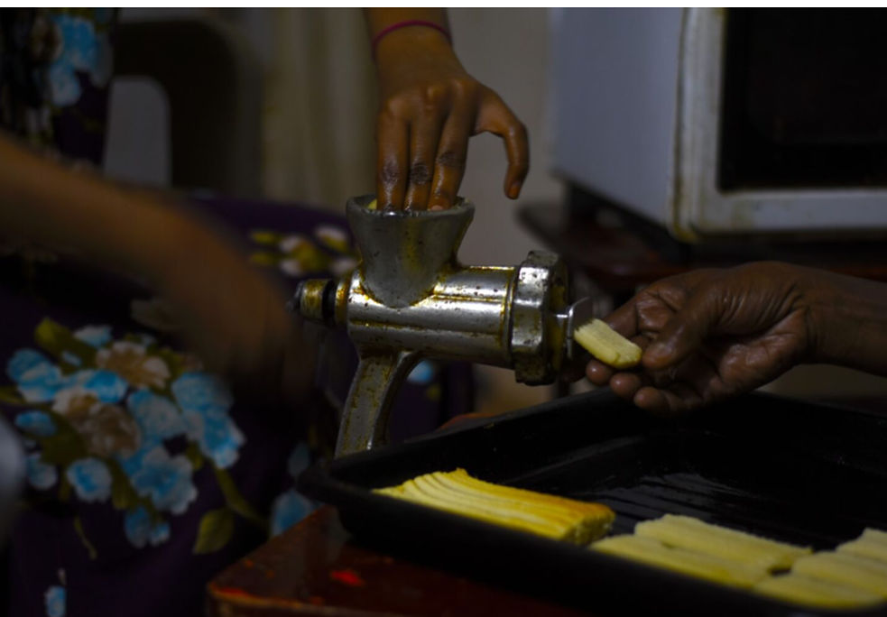 fill the corners of the house with a scent that restores a little reassurance, despite everything.