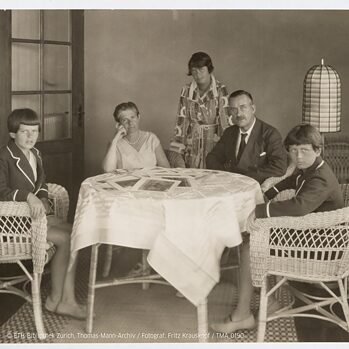 Sort hvid foto af Thomas Mann og familiemedlemmer