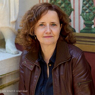 Porträtfoto von der Bestsellerautorin Julia Schoch