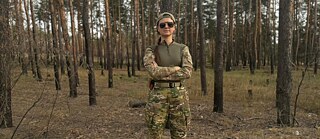 Die ukrainische Theaterregisseurin, Künstlerin und heutige Soldatin Olena Apchel