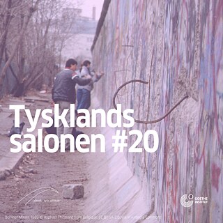 Visual für Tysklandssalonen. Im Hintergrund stehen zwei Personen an der Berliner Mauer