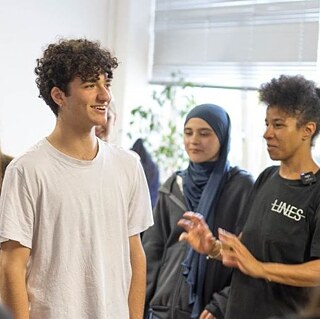 Kids doing theatre exercices