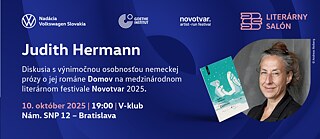 Banner zur Veranstaltung mit Judith Hermann beim Literaturfestival Novotvar 2025. Gezeigt wird ein Porträt der deutschen Autorin sowie das Cover ihres übersetzenes Roman Daheim - Domov. Der Text informiert über eine Diskussionsrunde mit Judith Hermann über ihr Buch Domov am 10. Oktober 2025 um 19:00 Uhr im V-klub, Nám. SNP 12, Bratislava. Logos der Partnerorganisationen: Nadácia Volkswagen Slovakia, Goethe-Institut, novotvar. artist-run festival. Logo des Literarischen Salons.