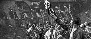 Escanografía con manipulación digital de un estudiante en una protesta rodeado por policías.