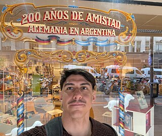 Selfie de joven en vidriera Goethe-Institut