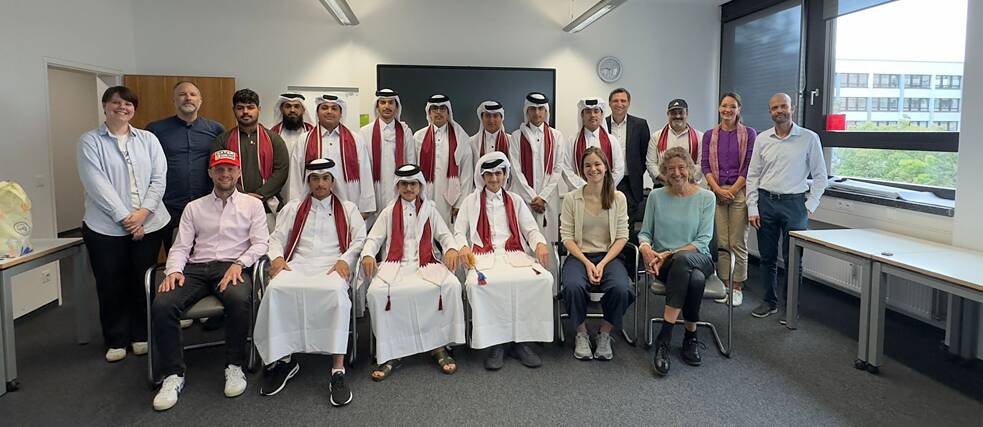 Group of Qatari students with supervisors and teachers from the Goethe-Institut Munich.