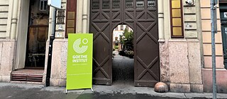 Eingang des neuen Gebäudes von GI-Budapest