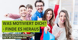 Mehrere Menschen lachen in die Kamera.