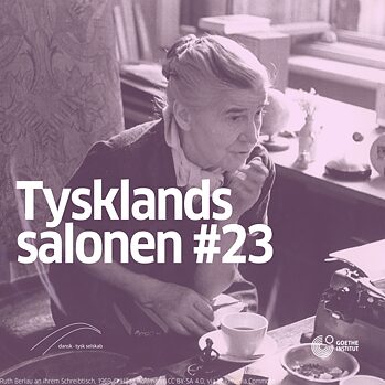 Foto af Ruth Berlau ved sit skrivebord