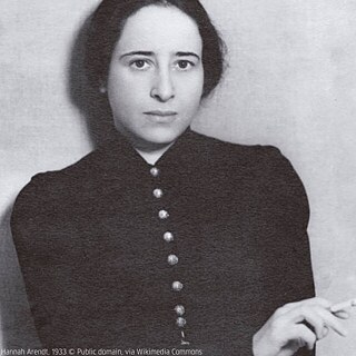 Portrait von Hannah Arendt in schwarz-weiß