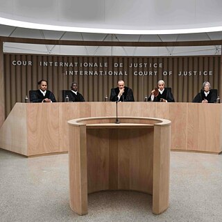 Cour internationale de justice avec juges