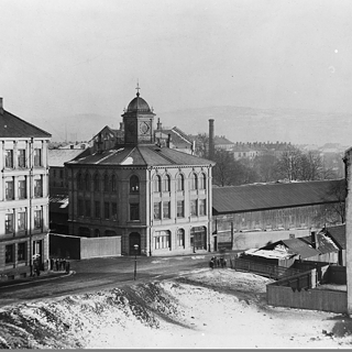 Historisches Foto des Eckhauses