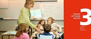 Links eine Unterrichtsszene, rechts der Umschlag des DLL 3 Lehrbuches