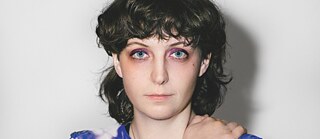 Porträt von der deutschen Autorin Fiona Sironic. 