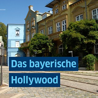 Straßenzug mit bunten Gebäuden in der Bavaria Filmstadt
