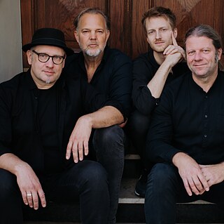 Vier sitzende Männer